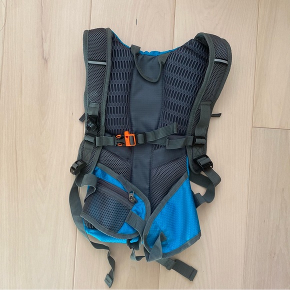 Hydration pack for running and cycling - Picture 3 of 3